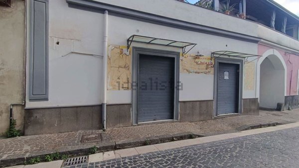 locale commerciale in affitto a Brusciano in zona De Ruggiero