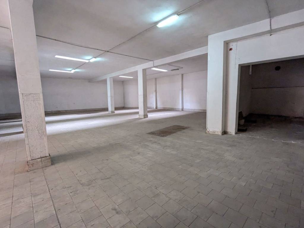 locale commerciale in affitto a Caivano