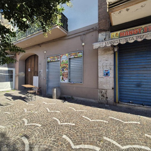 negozio in affitto a Caivano
