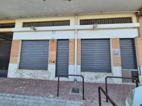 negozio in affitto a Caivano