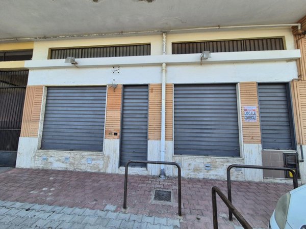 negozio in affitto a Caivano