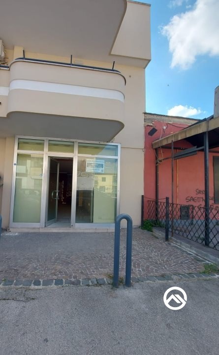 locale commerciale in affitto a Caivano
