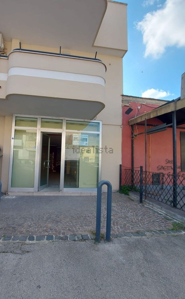 locale commerciale in affitto a Caivano