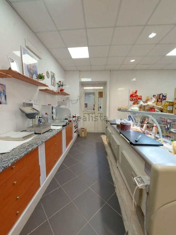 locale commerciale in affitto a Caivano