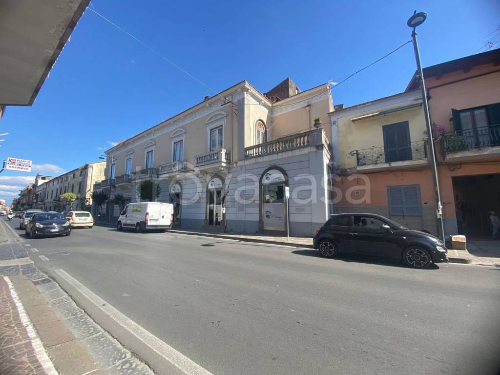 negozio in affitto a Caivano