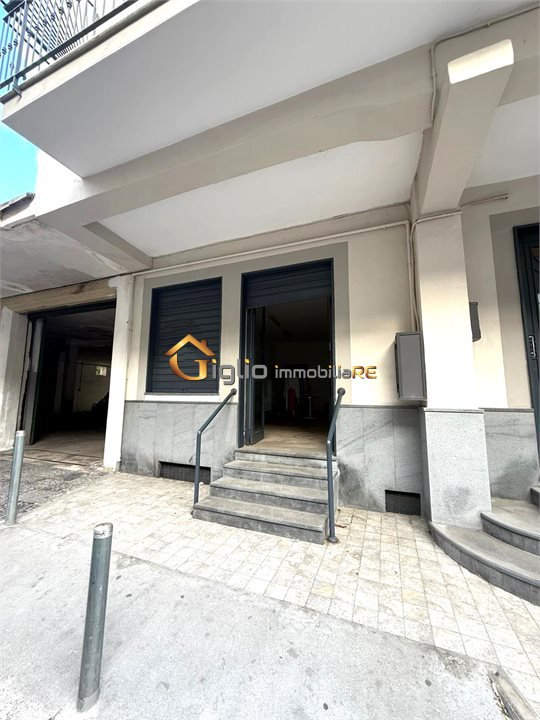 locale commerciale in affitto a Caivano