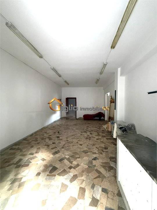 negozio in affitto a Caivano