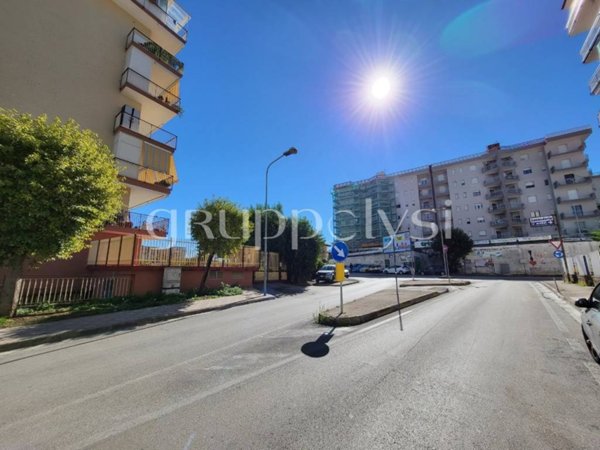 negozio in affitto a Calvizzano