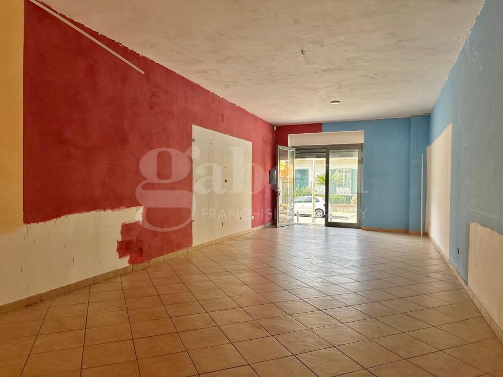 negozio in affitto a Calvizzano