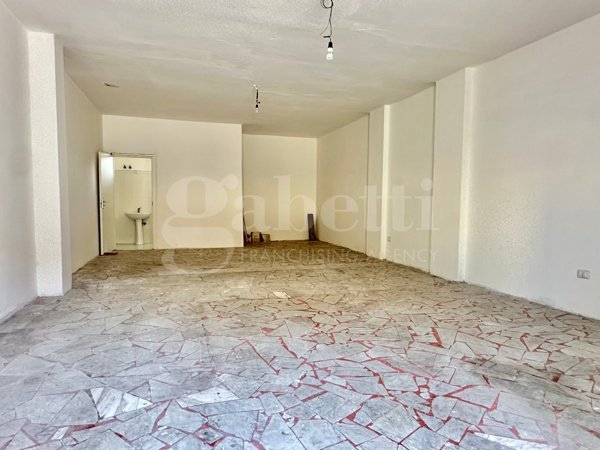 locale commerciale in affitto a Calvizzano