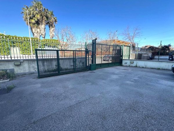 locale commerciale in affitto a Calvizzano