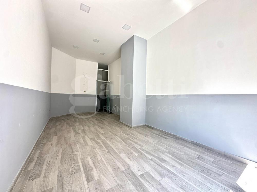 negozio in affitto a Calvizzano