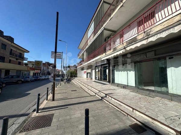negozio in affitto a Calvizzano