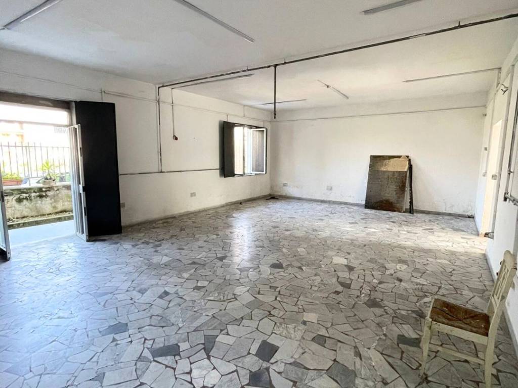 negozio in affitto a Calvizzano