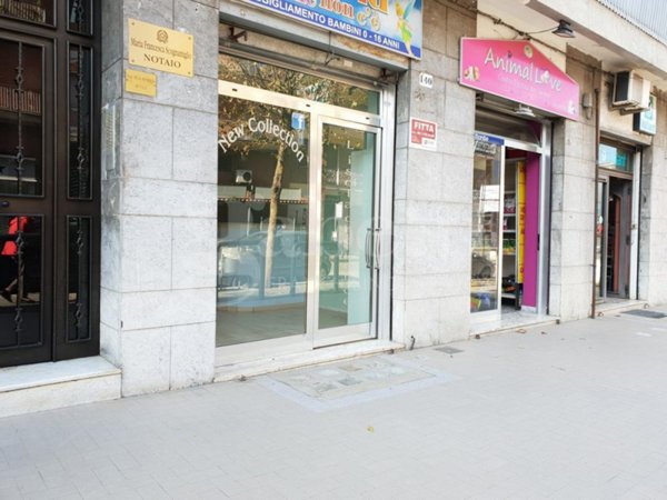 negozio in affitto a Calvizzano