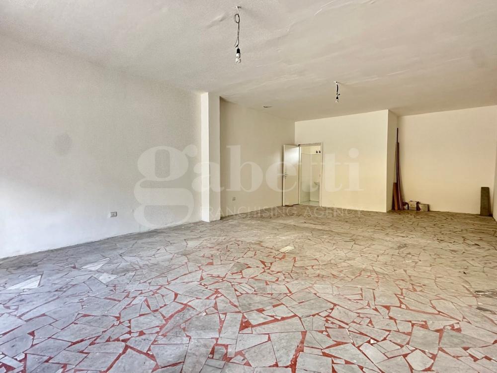 negozio in affitto a Calvizzano