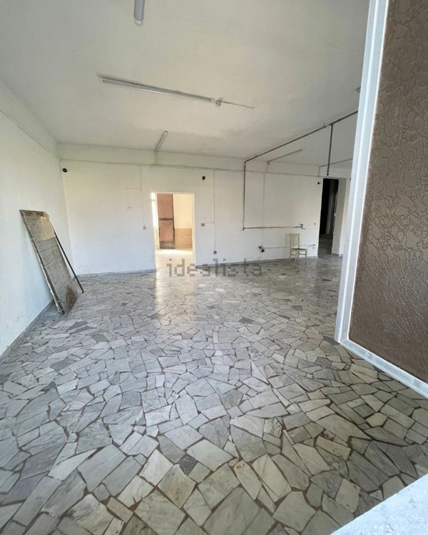 locale commerciale in affitto a Calvizzano