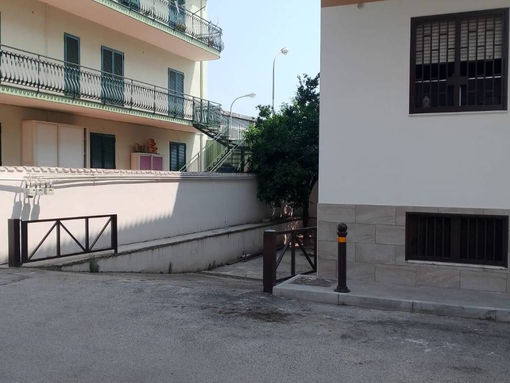 locale commerciale in affitto a Calvizzano