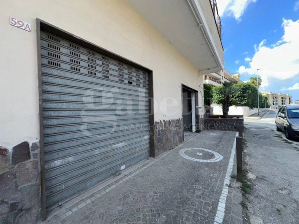 negozio in affitto a Calvizzano