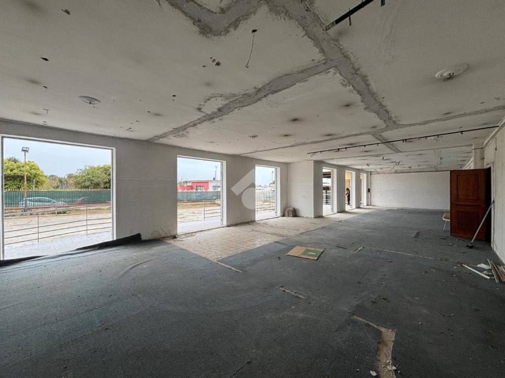 locale commerciale in affitto a Calvizzano