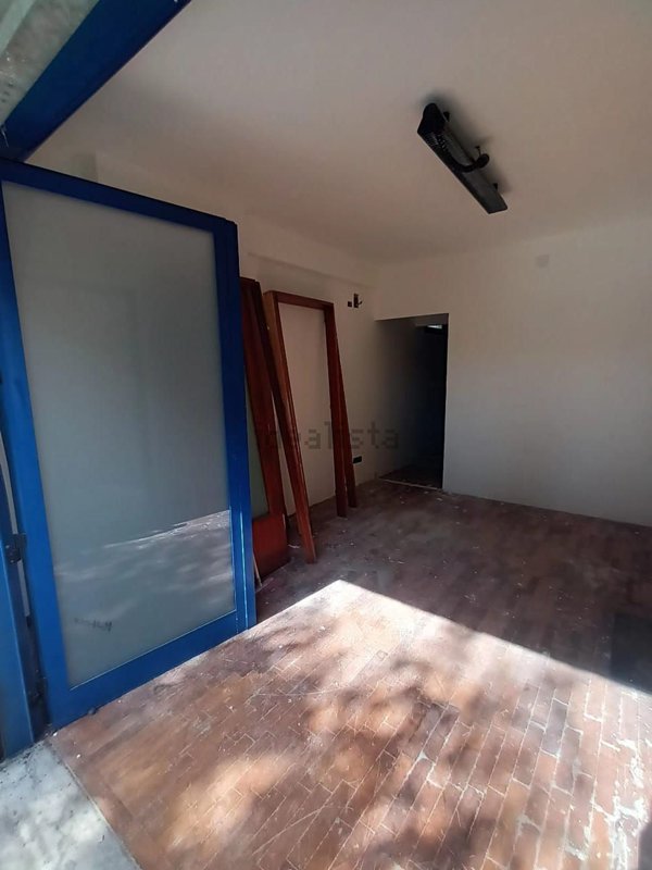 negozio in affitto a Calvizzano in zona San Pietro
