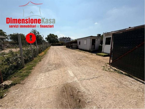 locale commerciale in affitto a Camposano