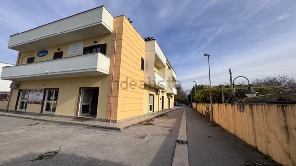 locale commerciale in affitto a Camposano