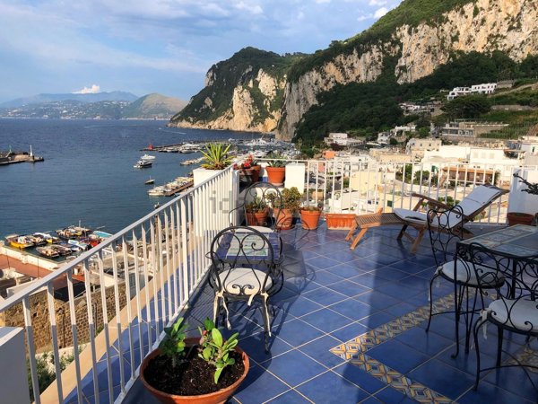 appartamento in affitto a Capri in zona Marina Grande