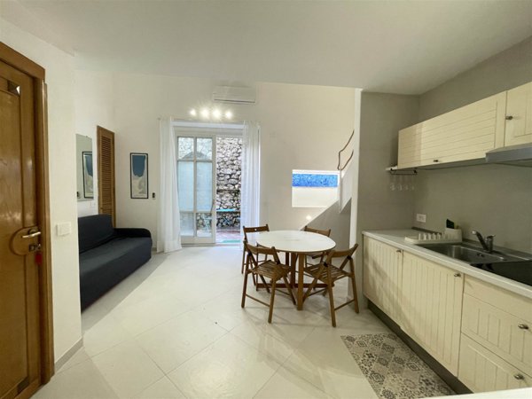 appartamento in affitto a Capri in zona Marina Grande