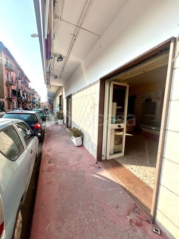 negozio in affitto a Cardito