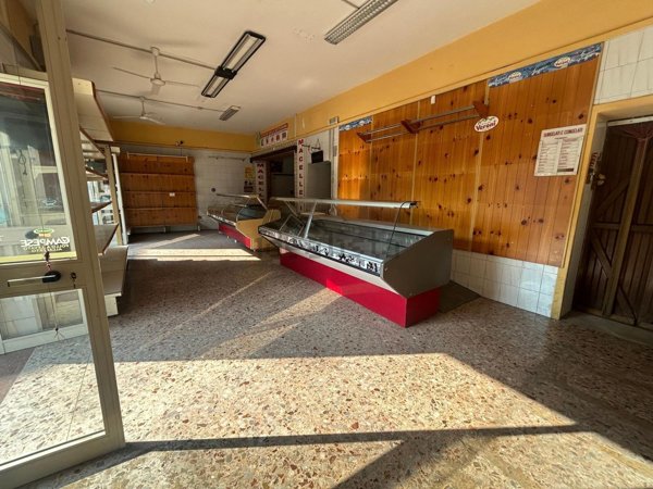 locale commerciale in affitto a Cardito