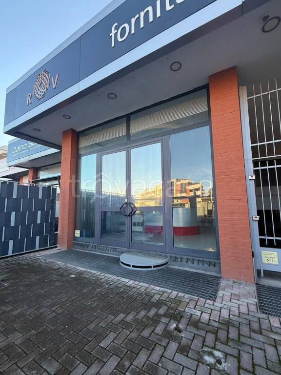 negozio in affitto a Cardito