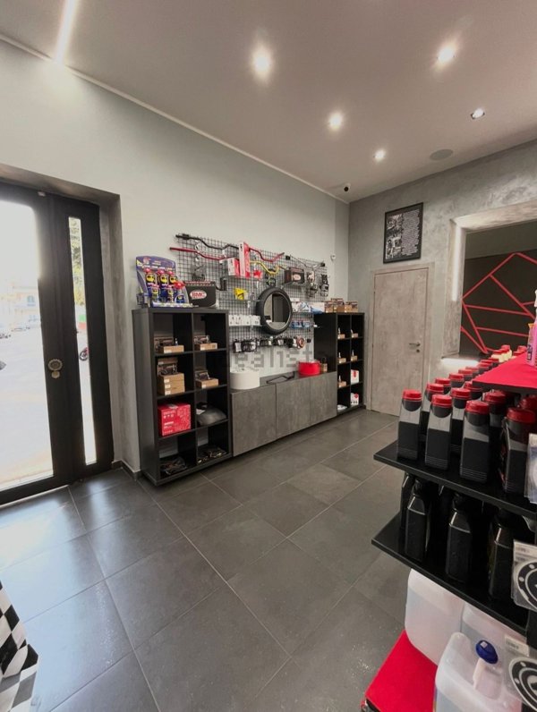 locale commerciale in affitto a Cardito