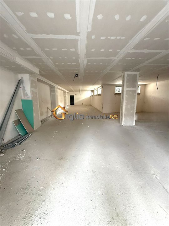 negozio in affitto a Cardito in zona Carditello