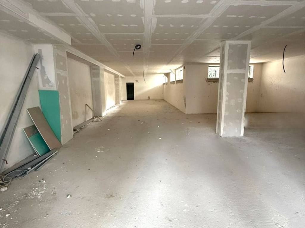 negozio in affitto a Cardito in zona Carditello