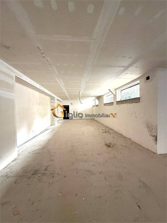 negozio in affitto a Cardito in zona Carditello