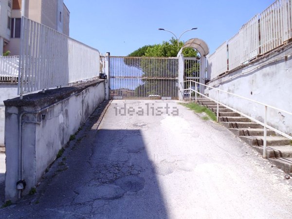 locale commerciale in affitto a Cardito