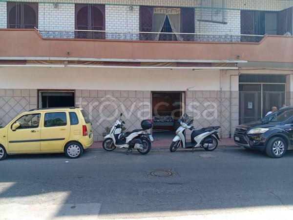 negozio in affitto a Cardito