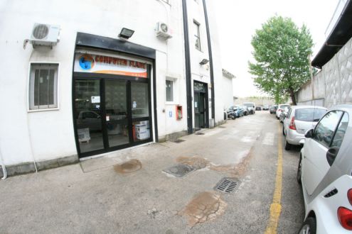 locale commerciale in affitto a Casalnuovo di Napoli