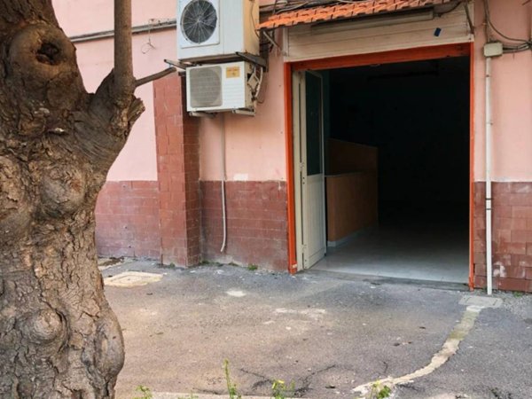 locale commerciale in affitto a Casalnuovo di Napoli in zona Tavernanova