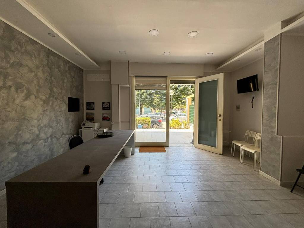negozio in affitto a Casalnuovo di Napoli