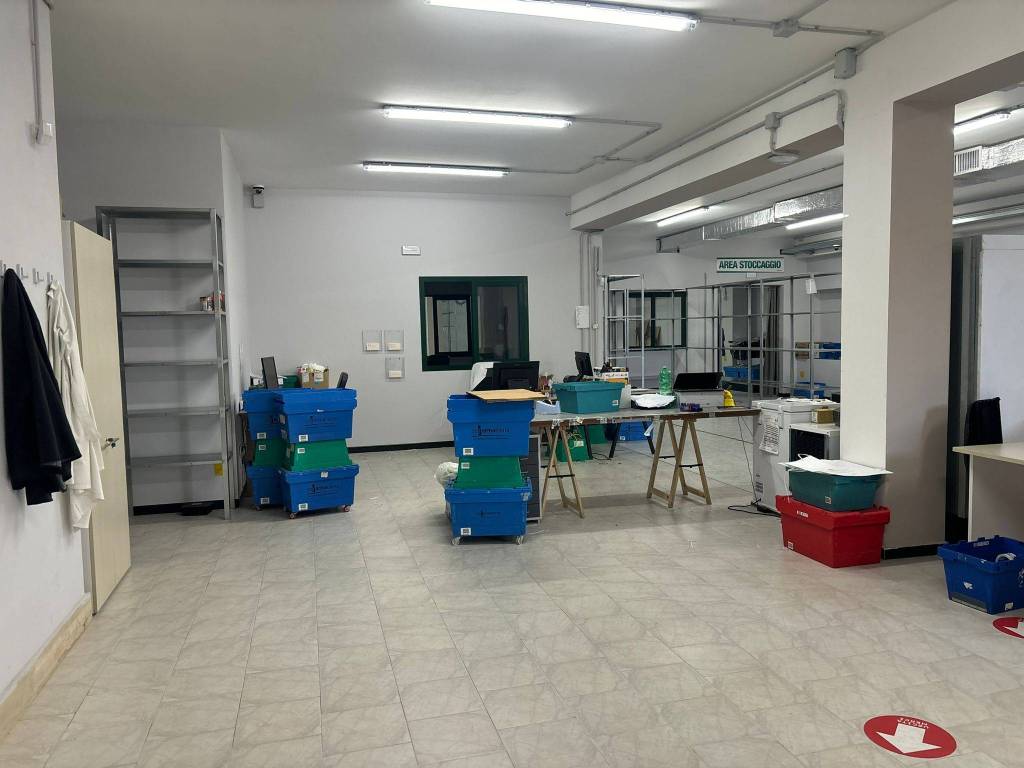 negozio in affitto a Casalnuovo di Napoli
