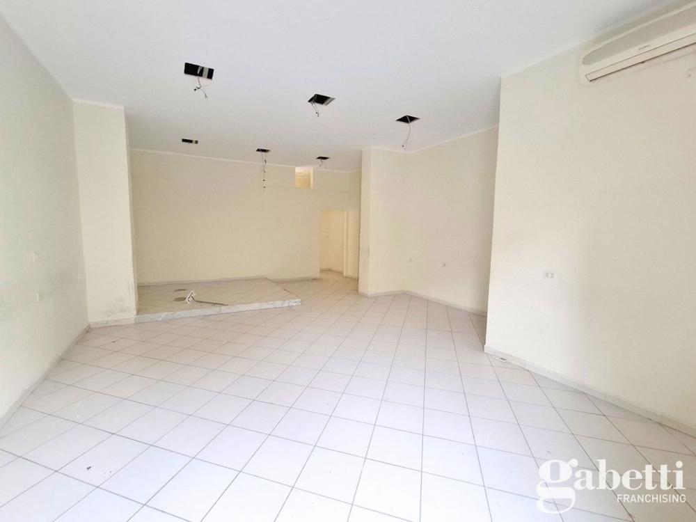 negozio in affitto a Casalnuovo di Napoli in zona La Pigna