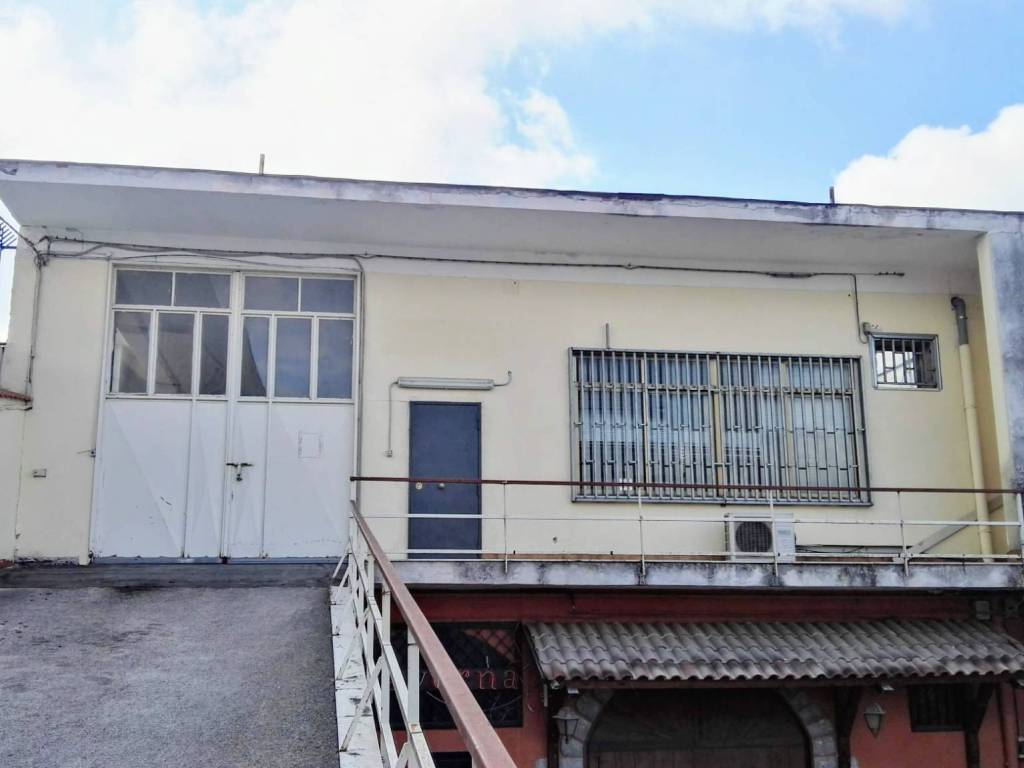 locale commerciale in affitto a Casalnuovo di Napoli