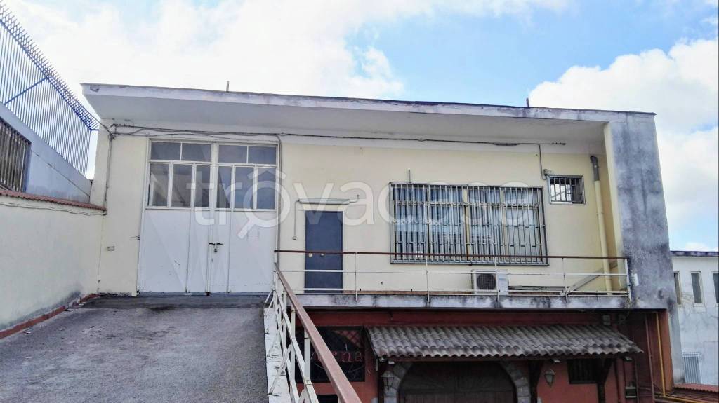 locale commerciale in affitto a Casalnuovo di Napoli