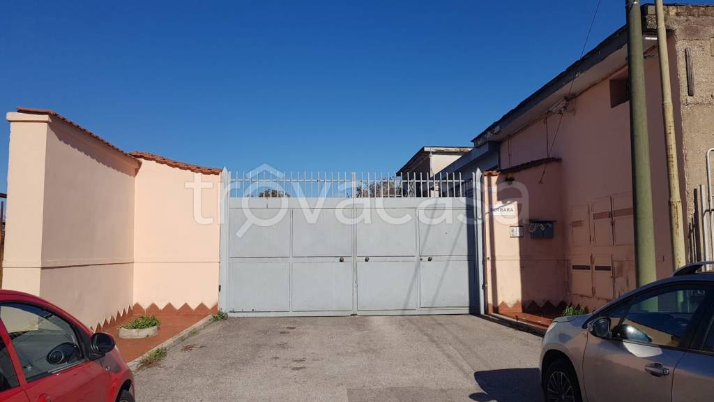 locale commerciale in affitto a Casalnuovo di Napoli