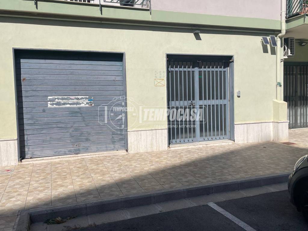 negozio in affitto a Casalnuovo di Napoli in zona Tavernanova