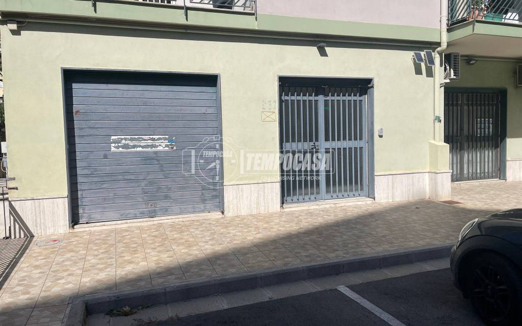 negozio in affitto a Casalnuovo di Napoli in zona Tavernanova