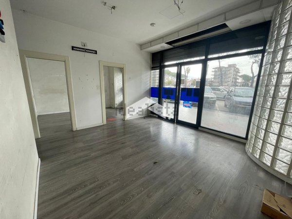 locale commerciale in affitto a Casalnuovo di Napoli in zona Tavernanova