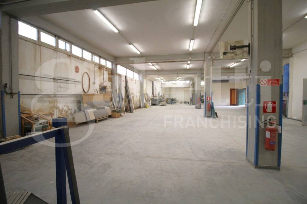 negozio in affitto a Casalnuovo di Napoli